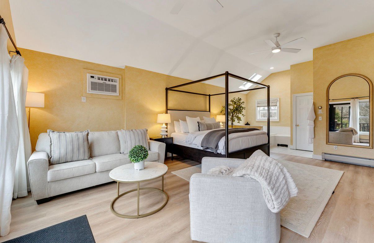 Carriage House Suite